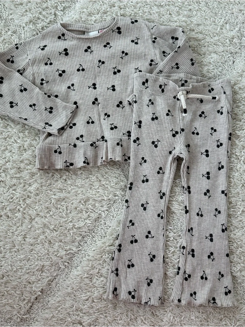 Zara Soft Ribbed Cherry Set - Picture 1 of 7